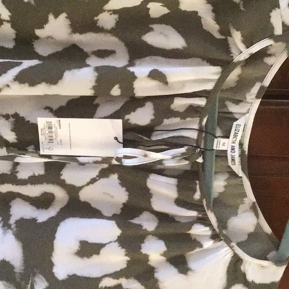 Cute Elizabeth and James NWT olive and white top size M, 23” pit to pit - Picture 3 of 6